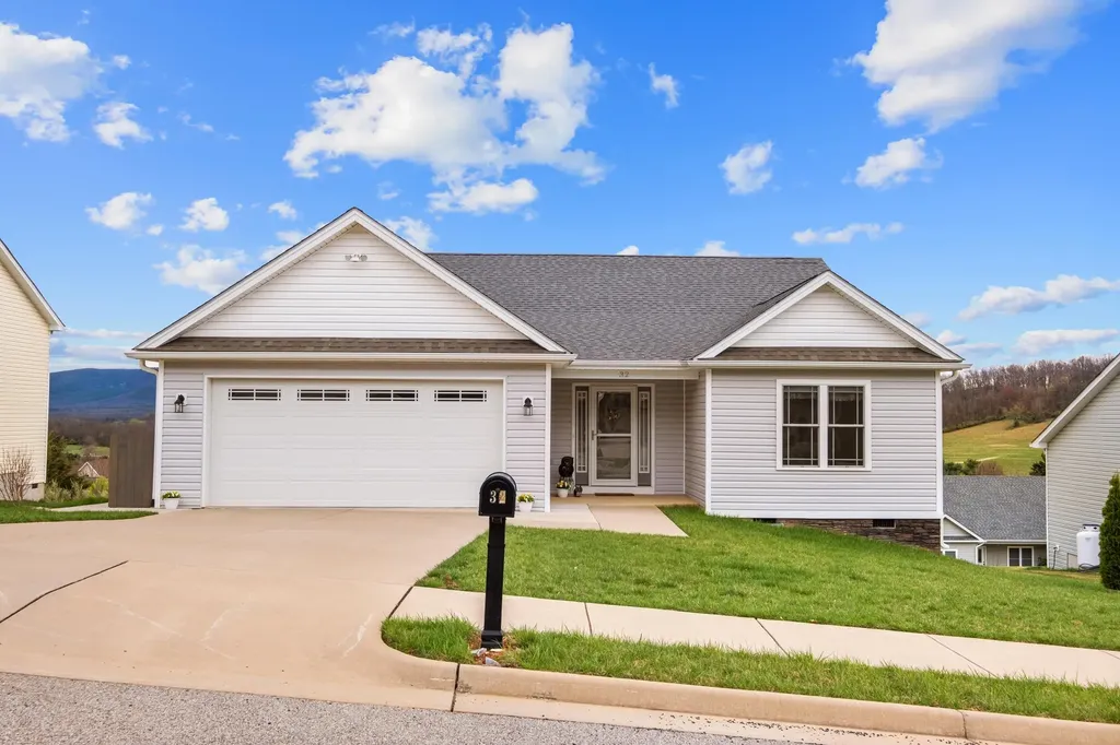 32 Mcilwee Lane Staunton VA 24401