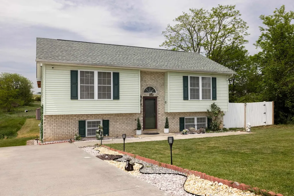1861 Shenstone Drive Harrisonburg VA 22802