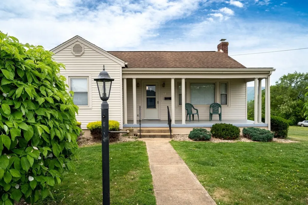 713 10th Street Shenandoah VA 22851