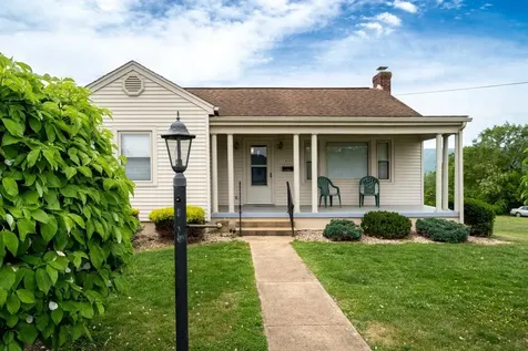 713 10th Street Shenandoah VA 22851