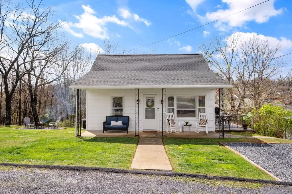 212 Mulberry Street Staunton VA 24401