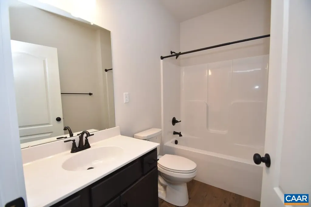 1783 Hollands Road Palmyra VA 22963