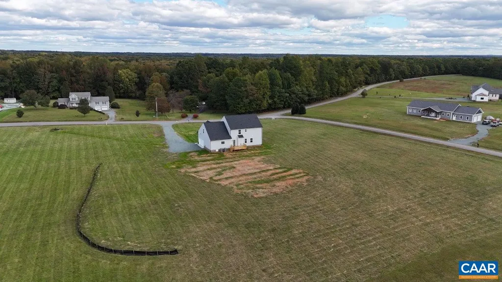 1783 Hollands Road Palmyra VA 22963