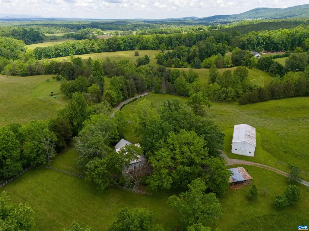 2605 High Fields Road Keswick VA 22947