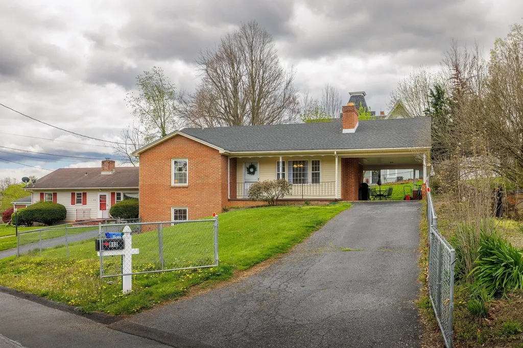 812 Skymont Road Staunton VA 24401