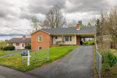 812 Skymont Road Staunton VA 24401