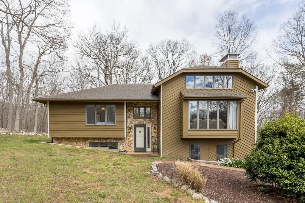 219 Piney Lane Mcgaheysville VA 22840