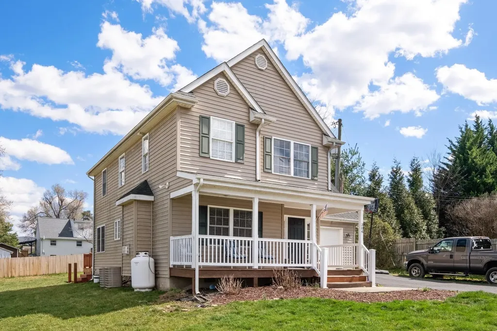 304 Grove Avenue Waynesboro VA 22980