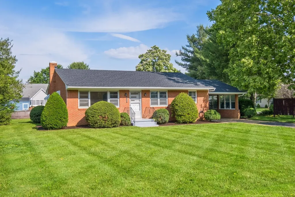 1203 Elm Avenue Grottoes VA 24441