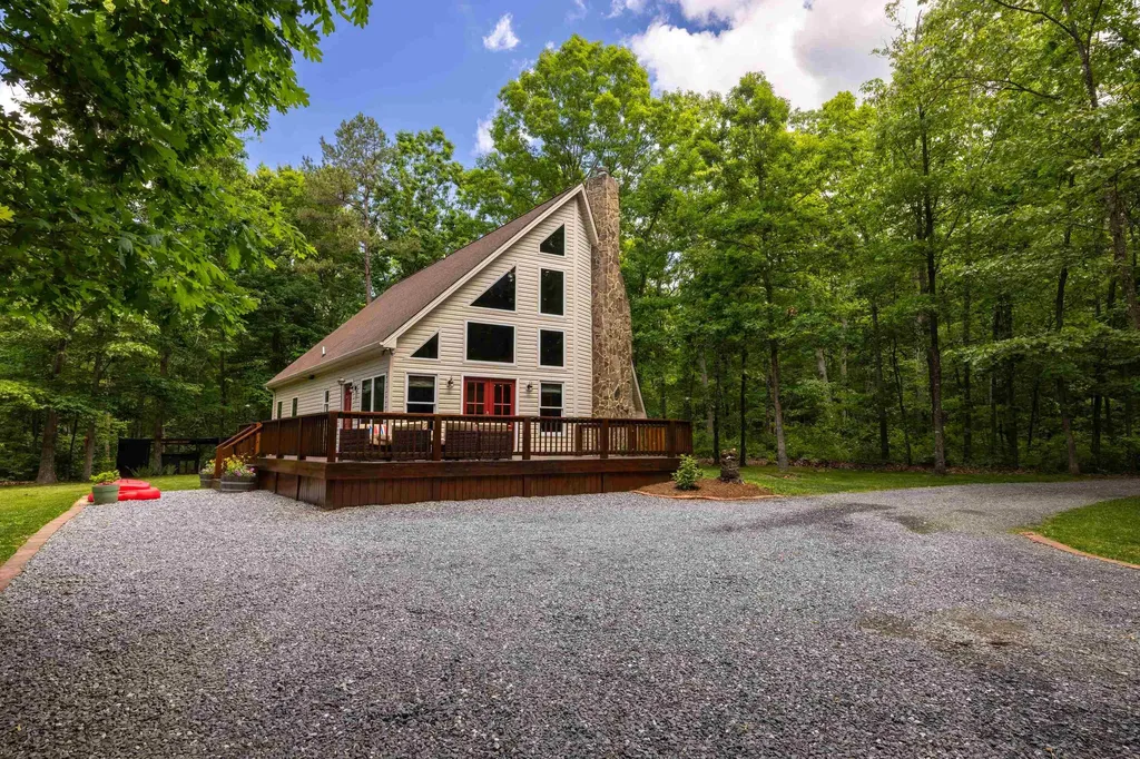 55 Red Leaf Lane Crimora VA 24431
