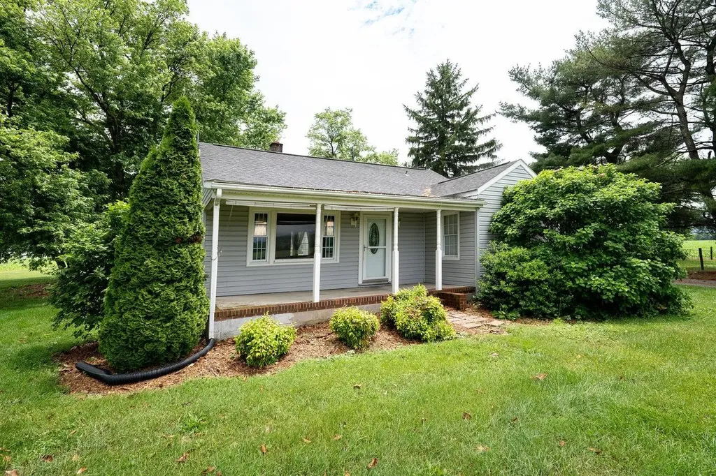 3861 S East Side Highway S Elkton VA 22827