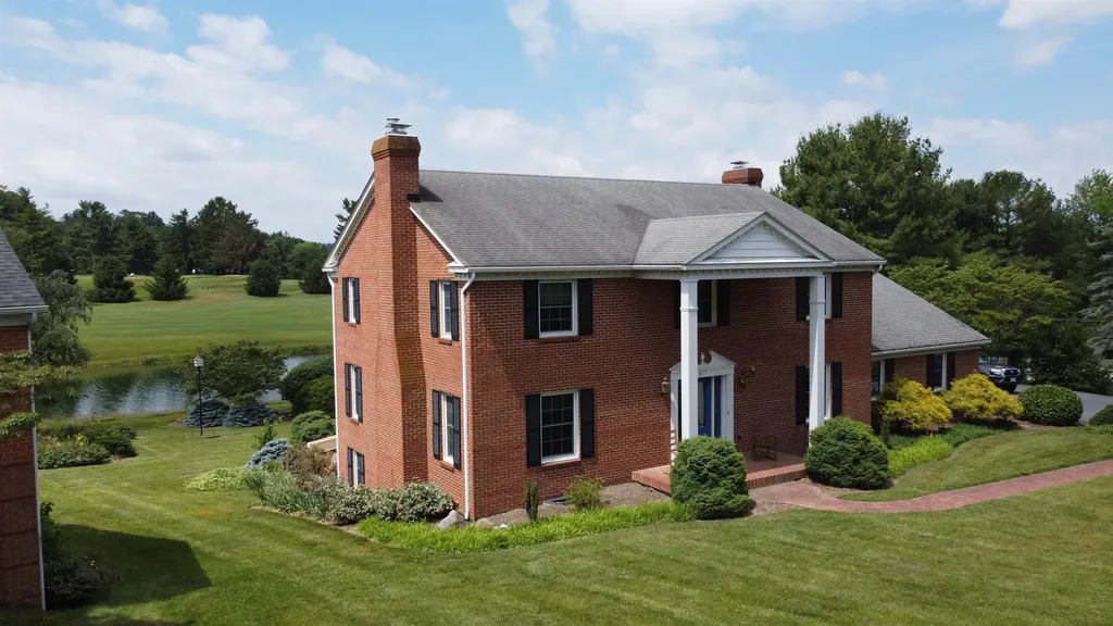 817 Sandtrap Lane Harrisonburg VA 22802