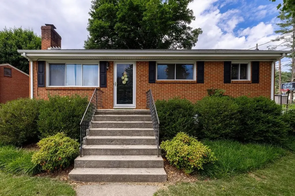 1194 Blandford Street Staunton VA 24401