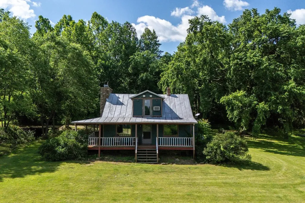 3072 Pine Grove Road Stanley VA 22851