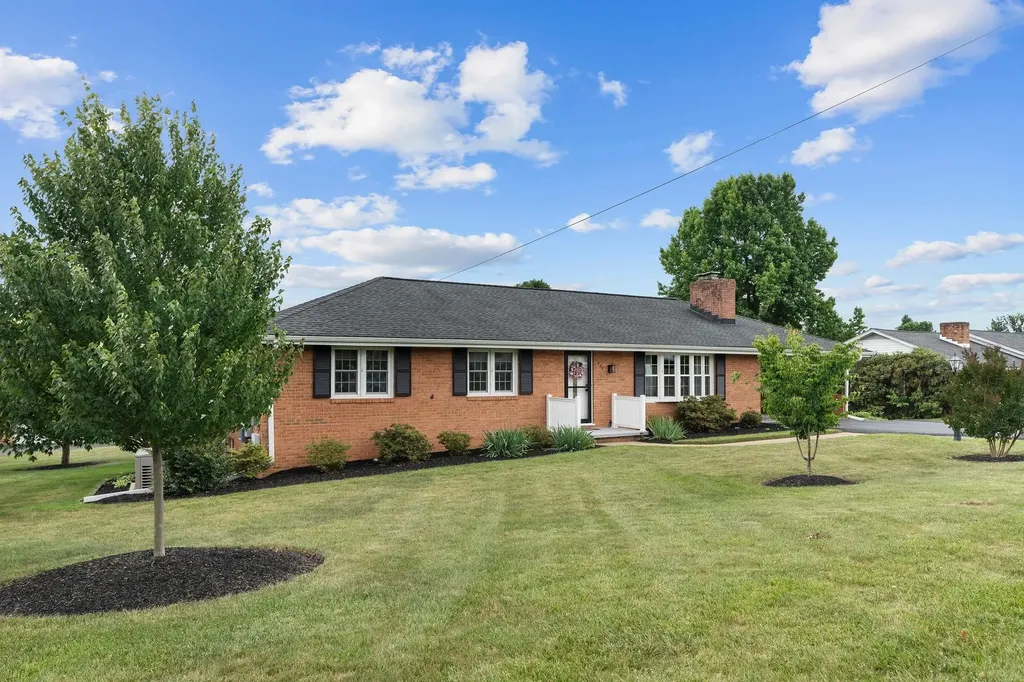 242 Dominion Drive Waynesboro VA 22980