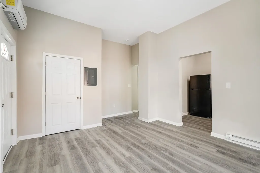 203 Main Street N Broadway VA 22815