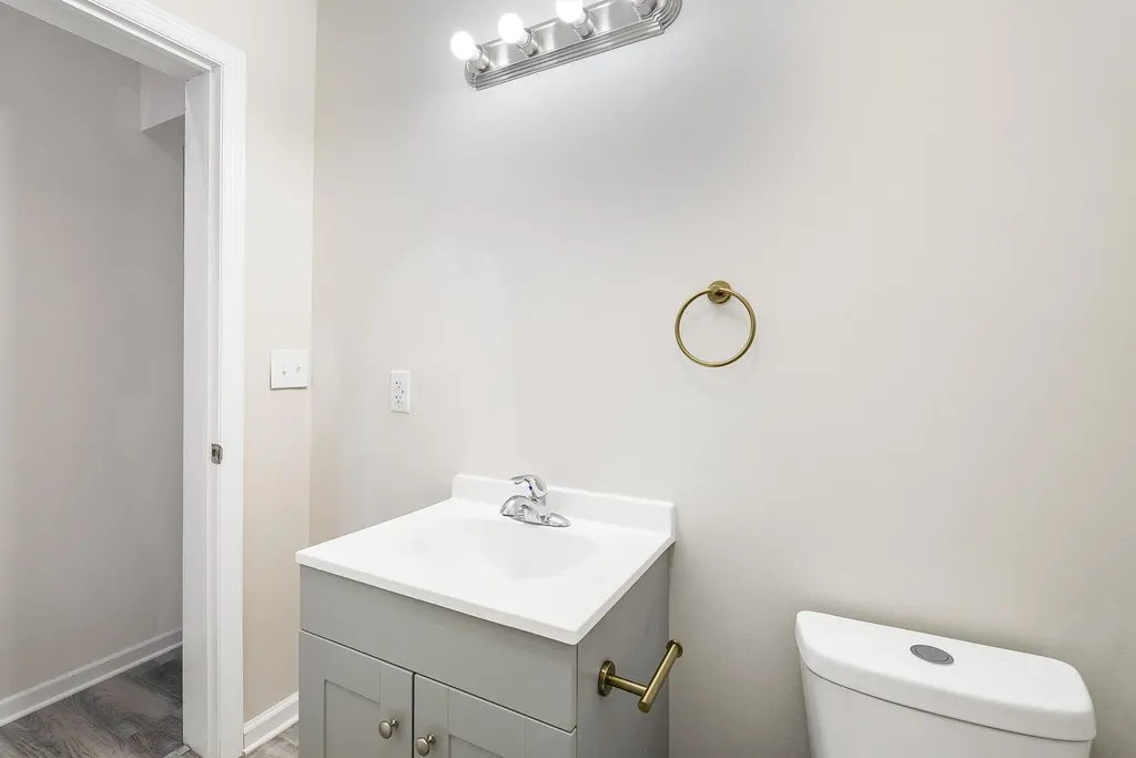 203 Main Street N Broadway VA 22815