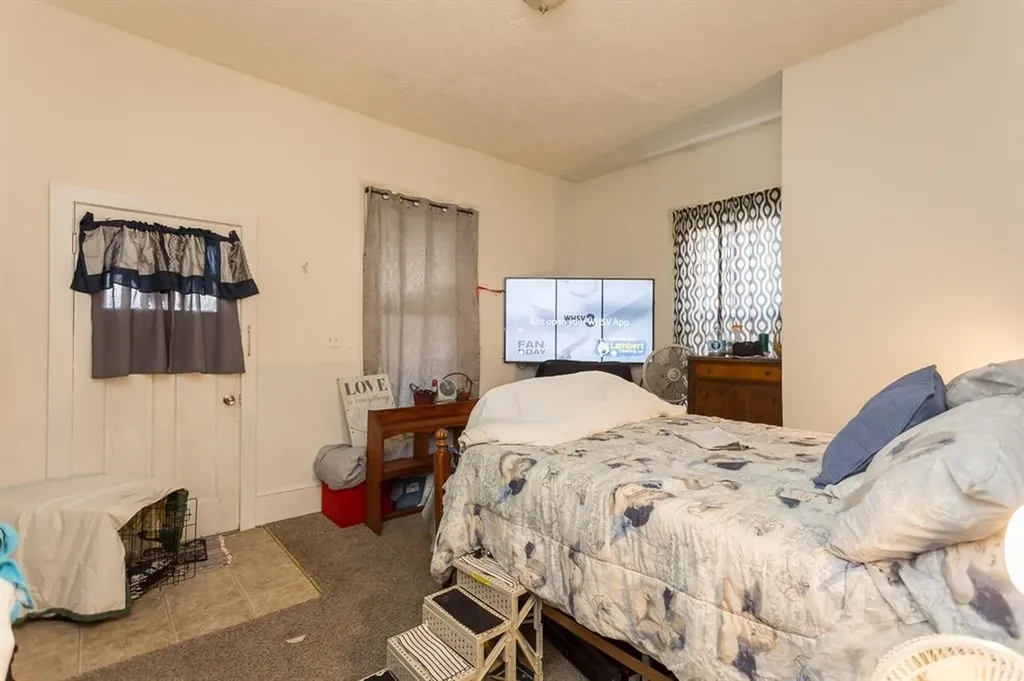 203 Main Street N Broadway VA 22815