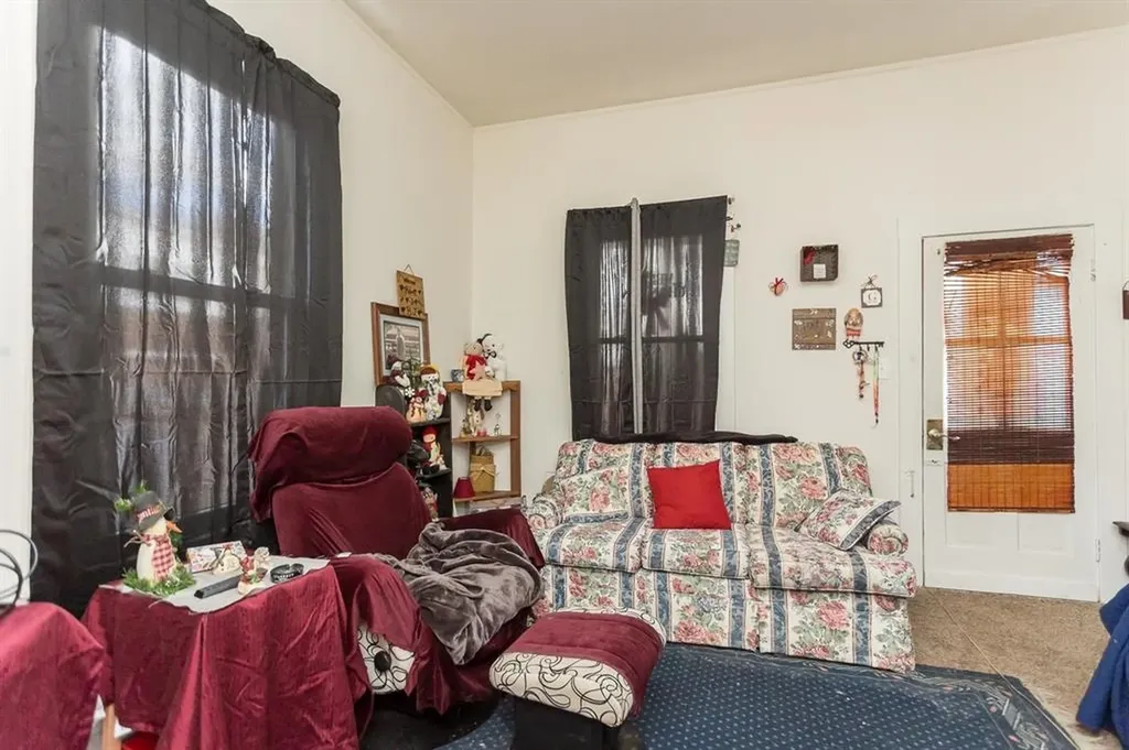 203 Main Street N Broadway VA 22815