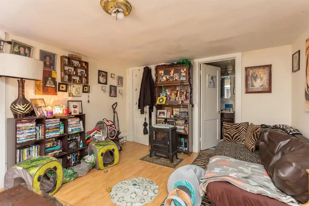 203 Main Street N Broadway VA 22815