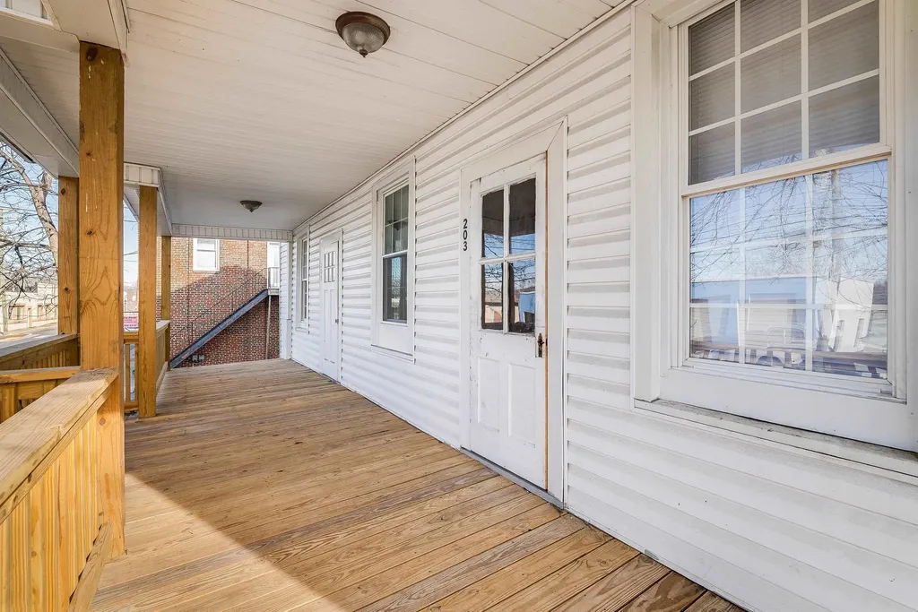 203 Main Street N Broadway VA 22815