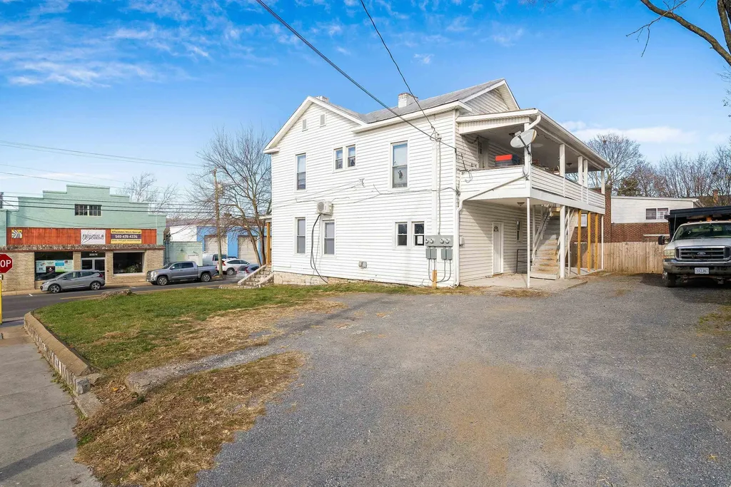 203 Main Street N Broadway VA 22815