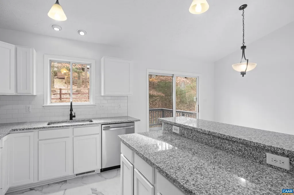 33 Brougham Road Palmyra VA 22963