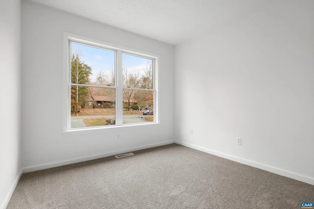 33 Brougham Road Palmyra VA 22963