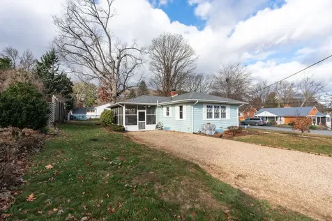 1612 Ridgeway Drive Staunton VA 24401