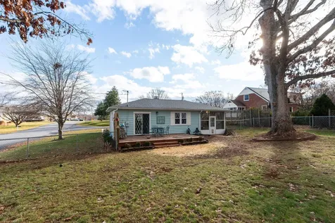 1612 Ridgeway Drive Staunton VA 24401