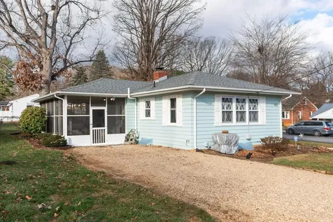 1612 Ridgeway Drive Staunton VA 24401