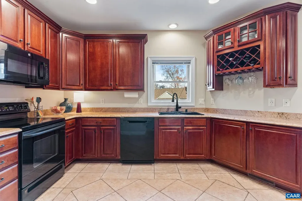 1286 Chatham Ridge Charlottesville VA 22901