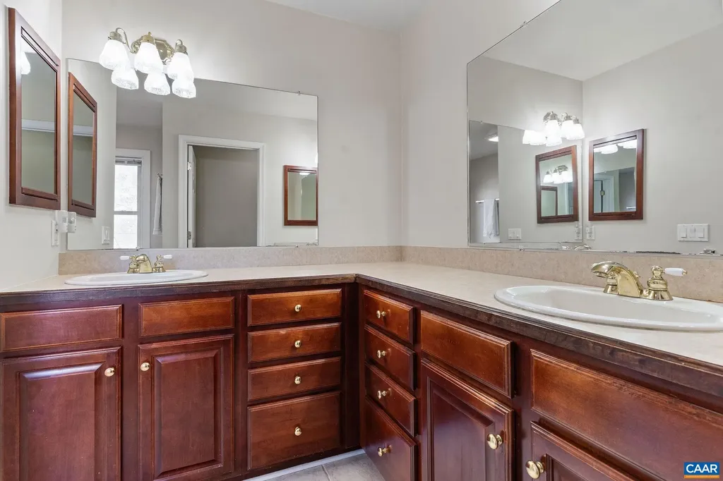 1286 Chatham Ridge Charlottesville VA 22901