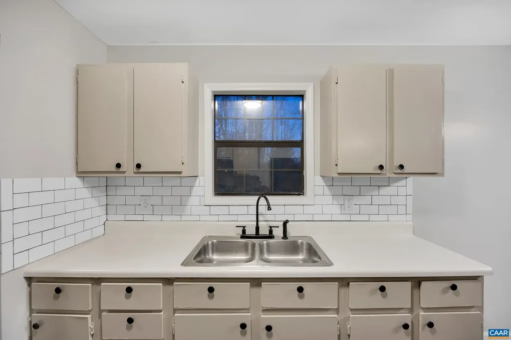 173 Peach Grove Road Louisa VA 23093