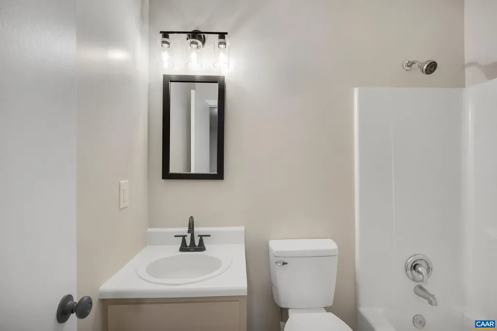 173 Peach Grove Road Louisa VA 23093