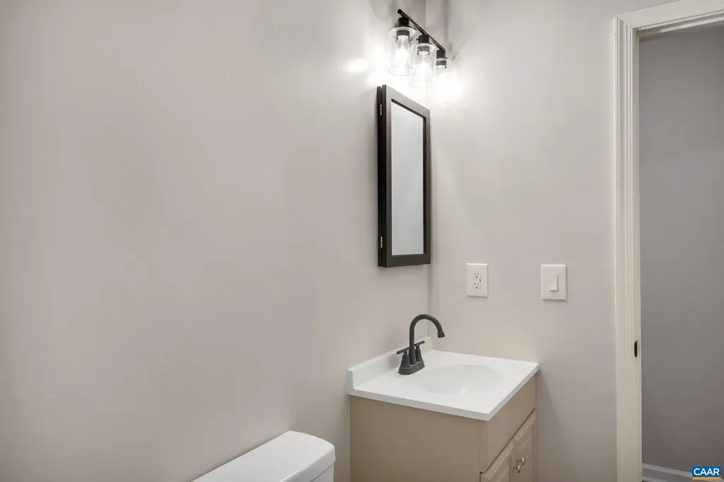 173 Peach Grove Road Louisa VA 23093