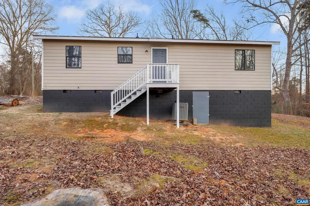 173 Peach Grove Road Louisa VA 23093