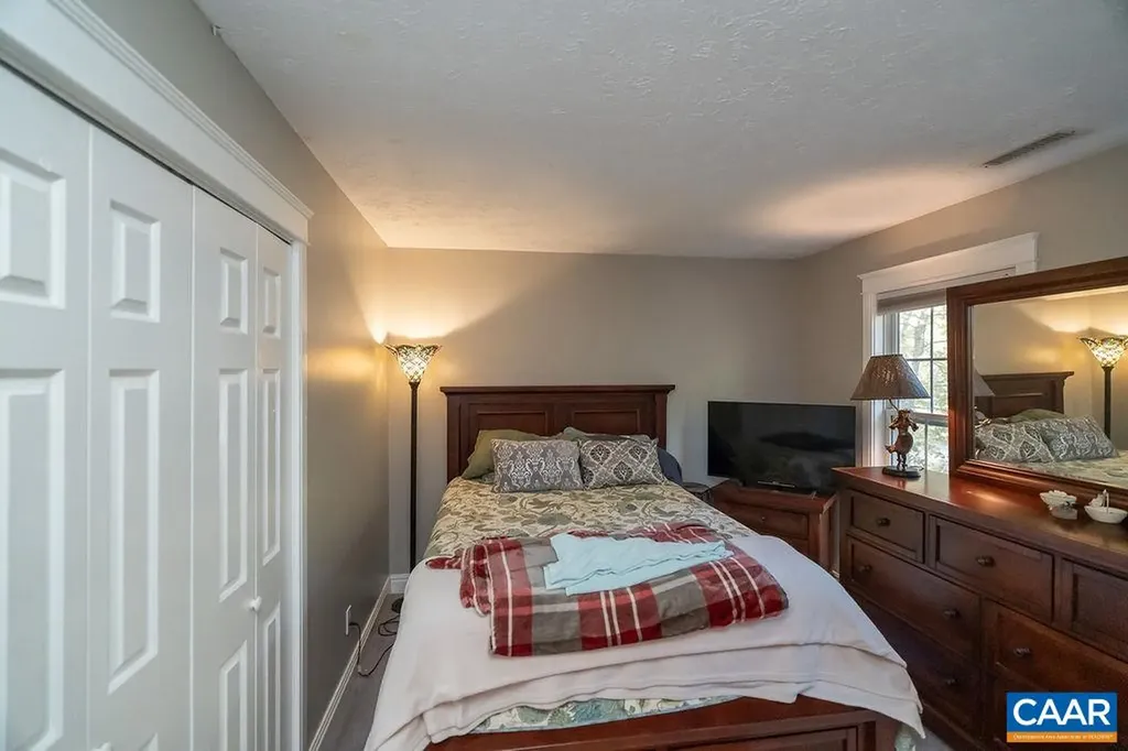 17 Hatchechubee Road Palmyra VA 22963