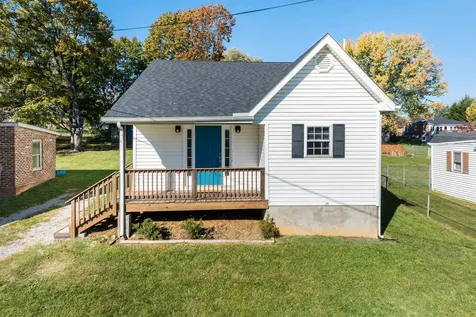 422 Peach Street Staunton VA 24401