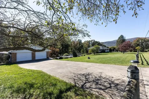 232 Edgewood Drive Shenandoah VA 22849