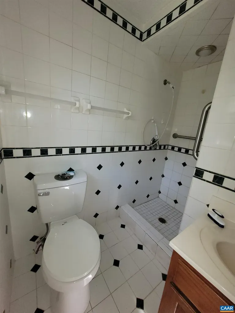 866 Toms Road Barboursville VA 22923