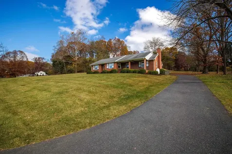 952 Old White Hill Road Stuarts Draft VA 24477