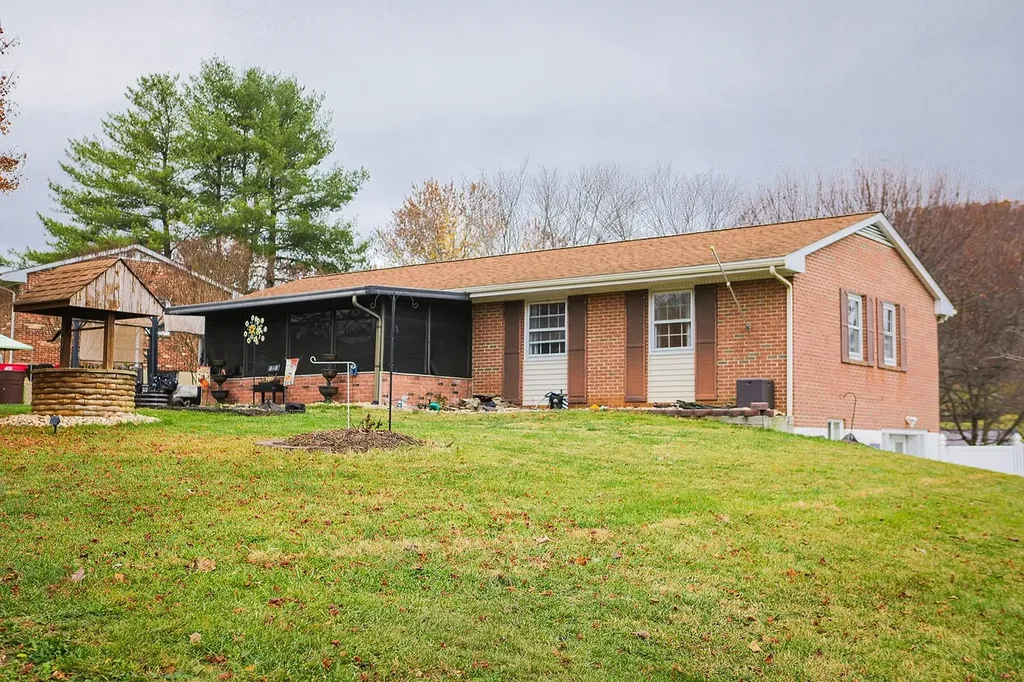 35 Augusta Court Waynesboro VA 22980
