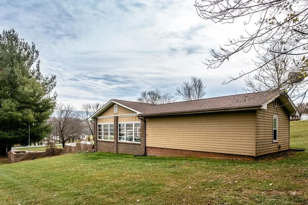 10807 Indian Trail Road Rockingham VA 22802