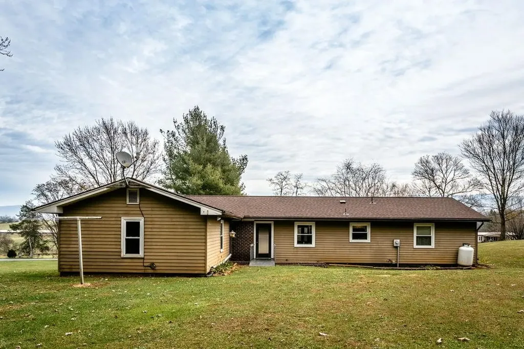 10807 Indian Trail Road Rockingham VA 22802