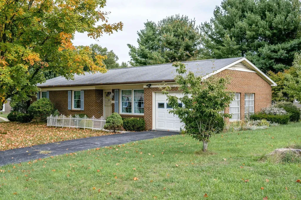 103 Idlewood Boulevard Staunton VA 24401