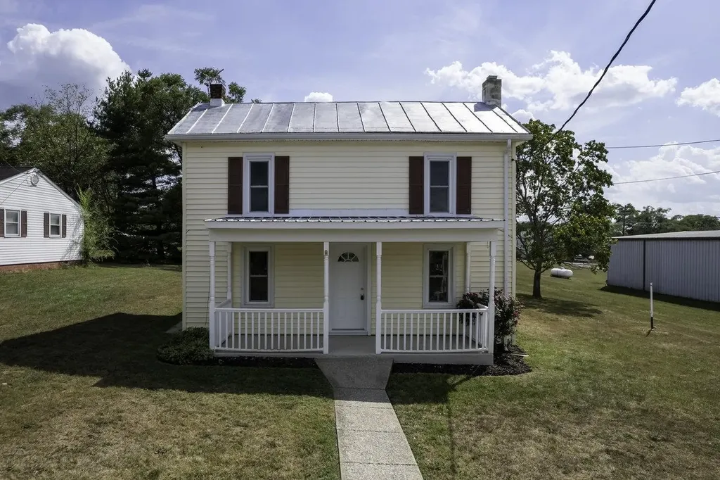 908 Bank Street Shenandoah VA 22849
