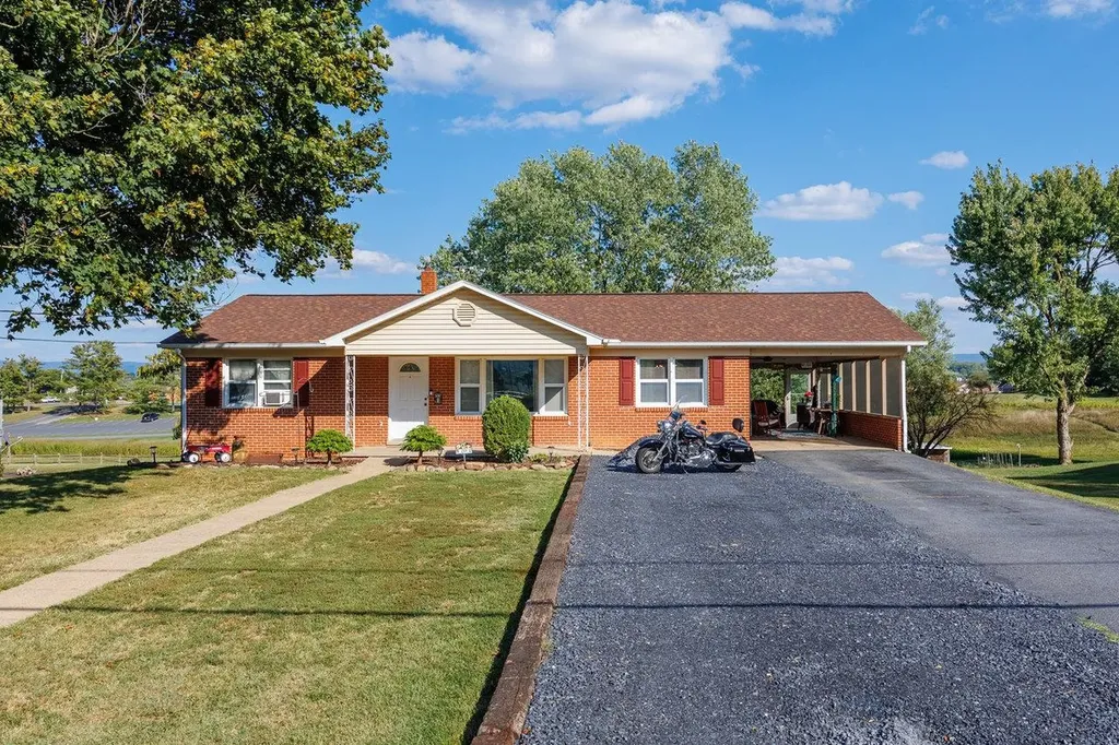 159 S Sunset Drive S Broadway VA 22815