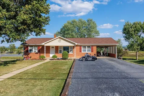 159 S Sunset Drive S Broadway VA 22815