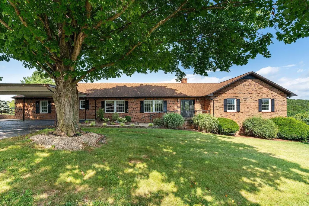 308 Stonewall Road Weyers Cave VA 24486